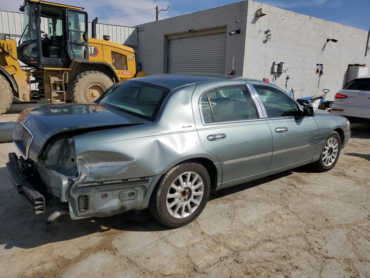 2006 Lincoln Town Car - Image 3
