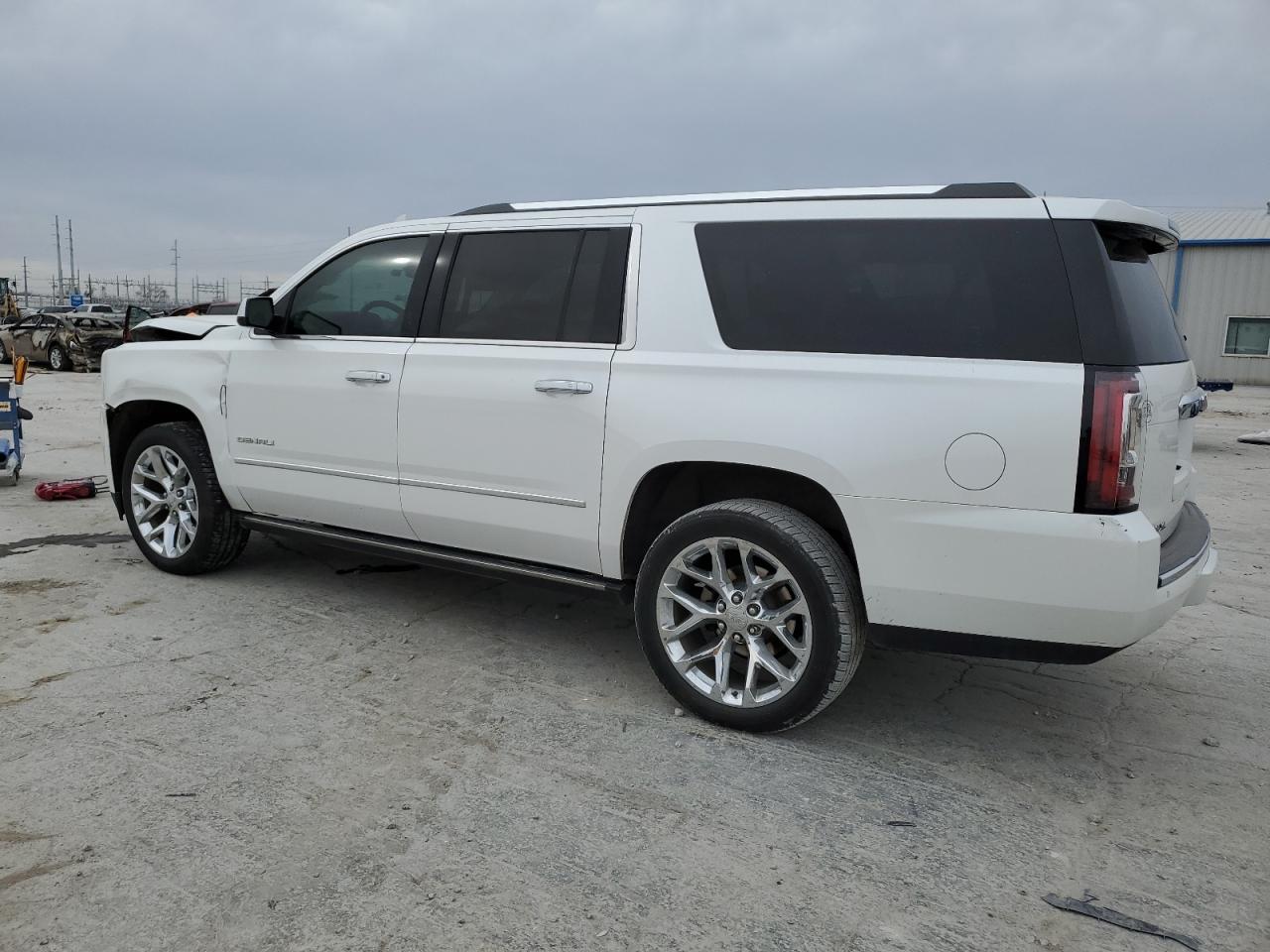 2017 GMC Yukon - Image 2