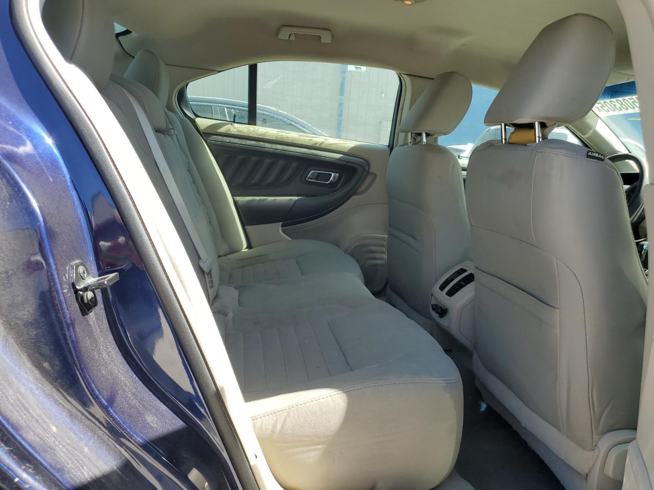 2011 Ford Taurus - Image 10