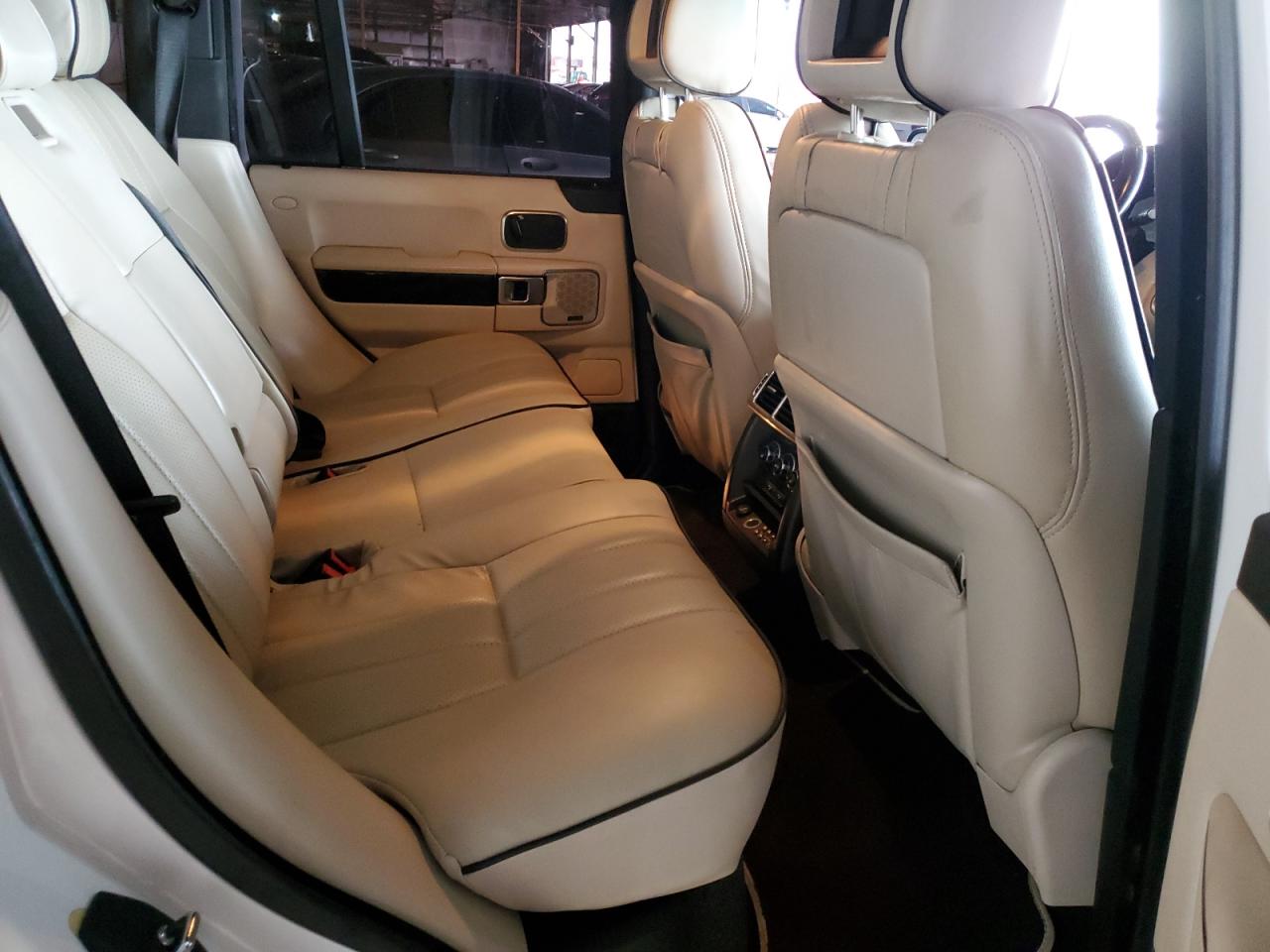 2011 Land Rover Range Rover - Image 10