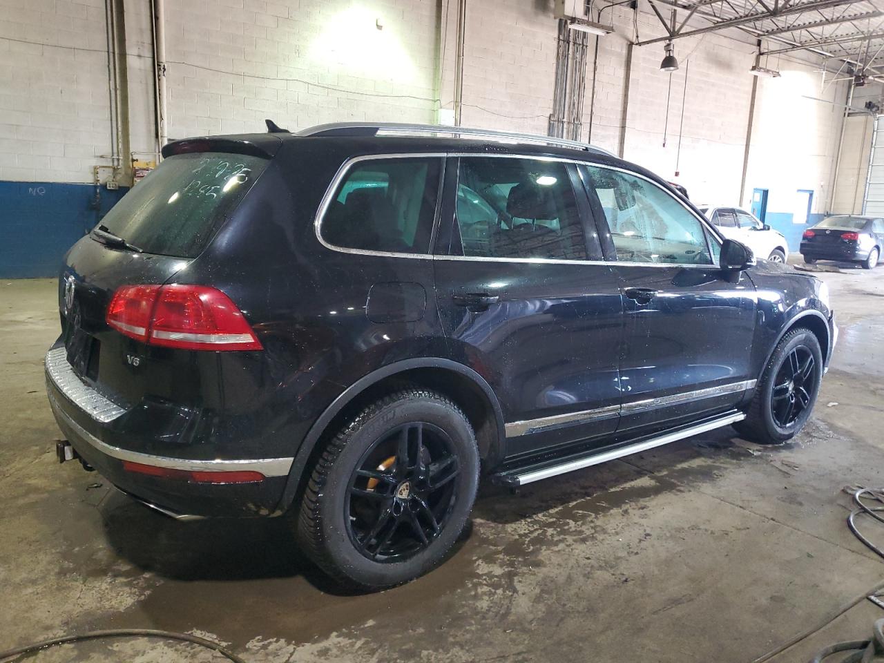 2016 Volkswagen Touareg - Image 3