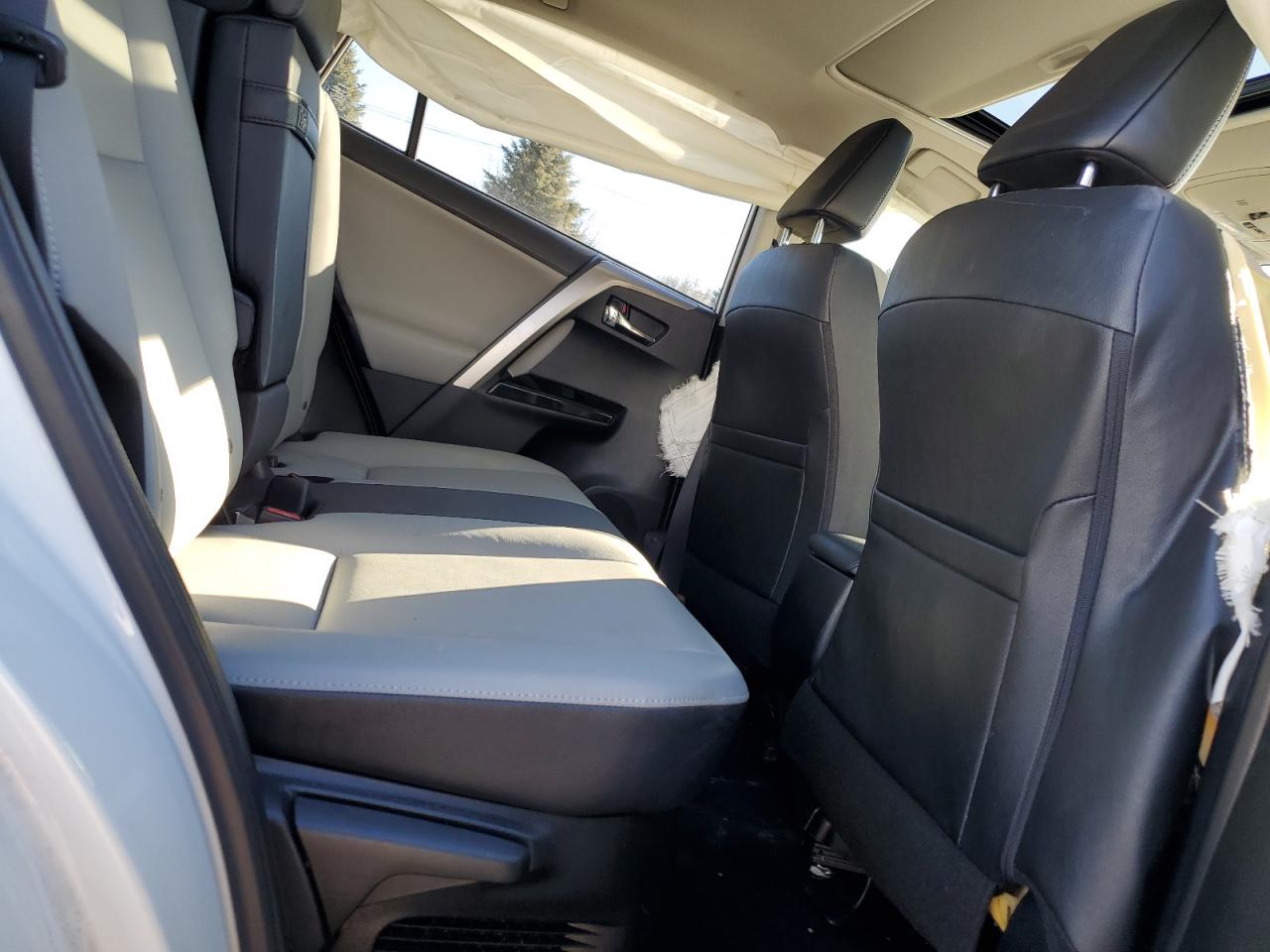 2018 Toyota RAV 4 - Image 11
