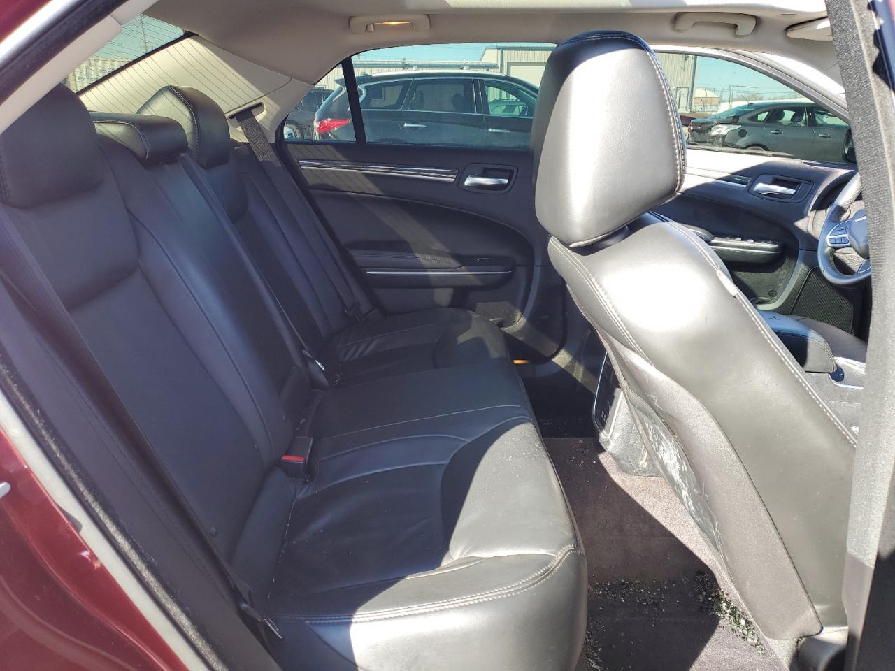 2017 Chrysler 300 - Image 10
