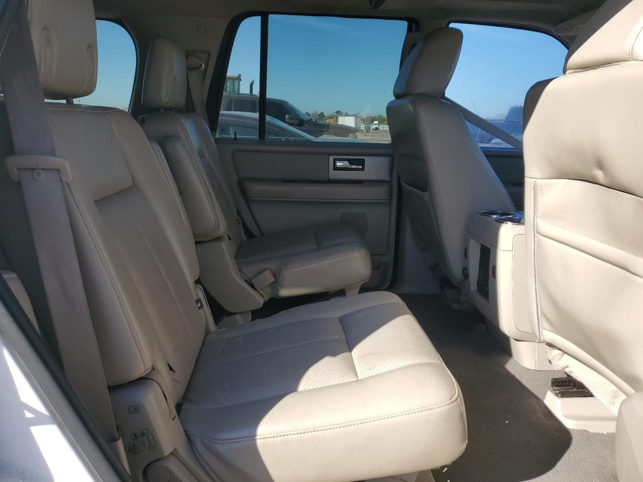 2010 Ford Expedition - Image 11