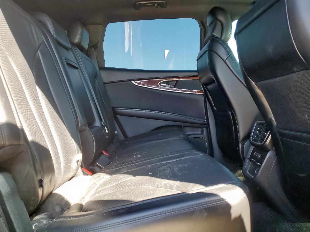 2016 Lincoln MKX - Image 10
