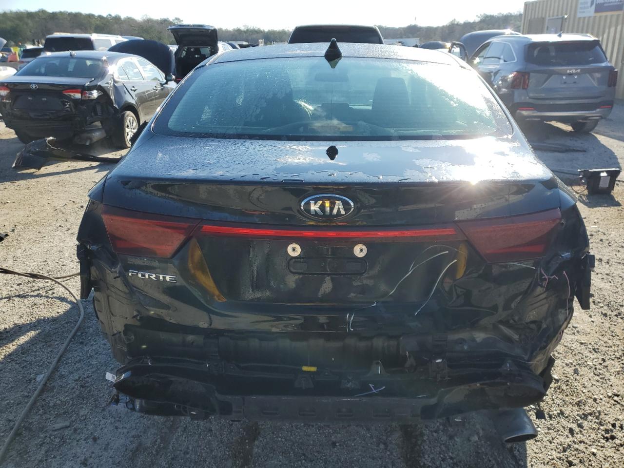 2020 Kia Forte - Image 6