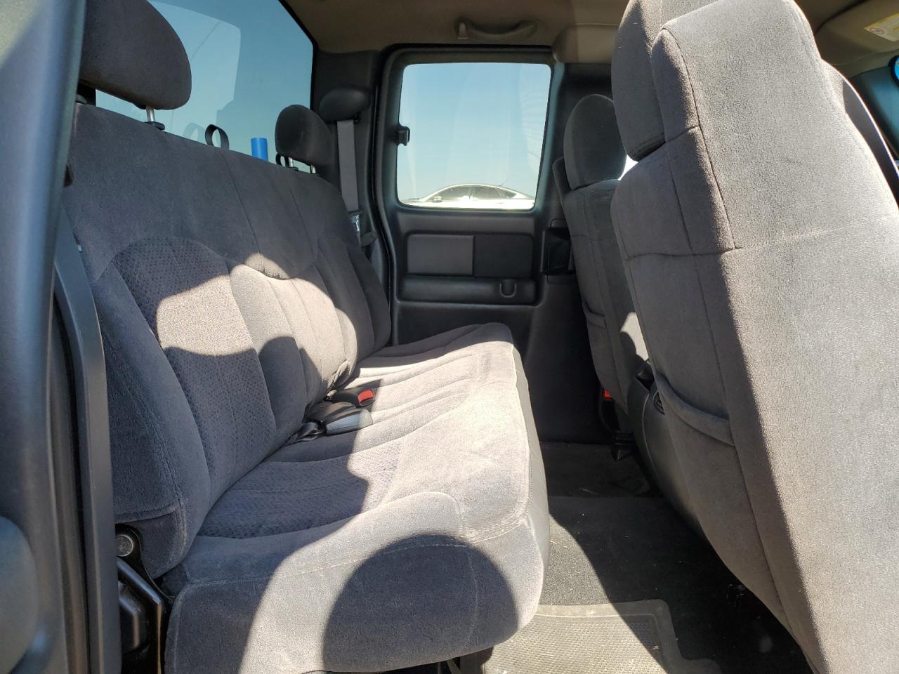 2002 Chevrolet Silverado - Image 10