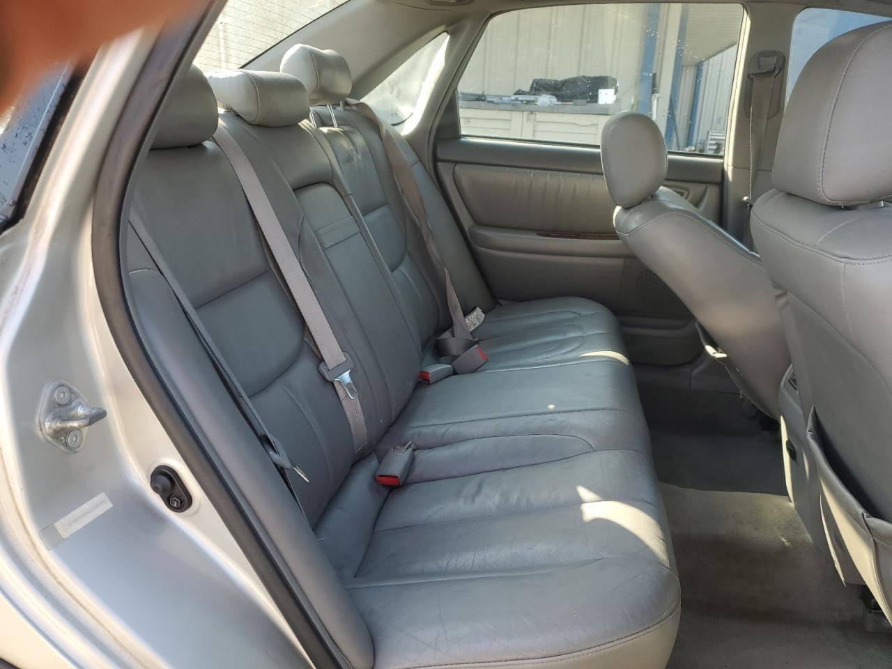 2001 Toyota Avalon - Image 10