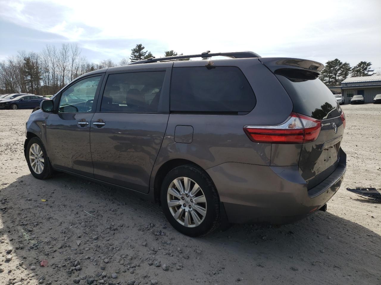 2017 Toyota Sienna - Image 2