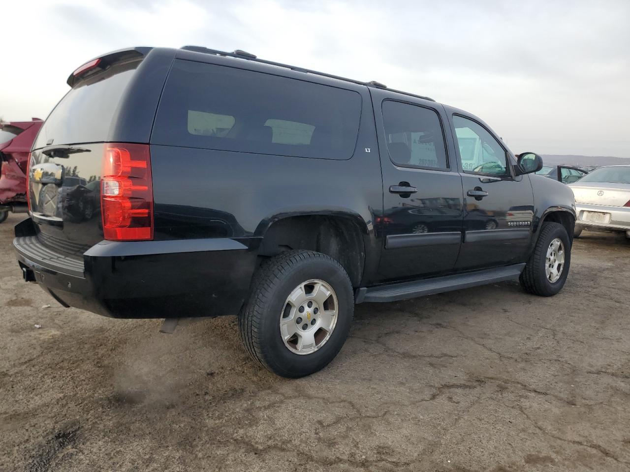 2013 Chevrolet Suburban - Image 3