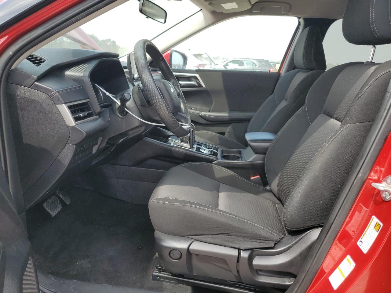 2024 Mitsubishi Outlander - Image 7