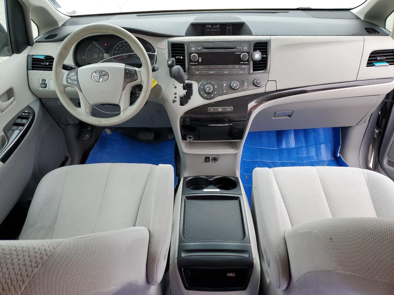 2011 Toyota Sienna - Image 8