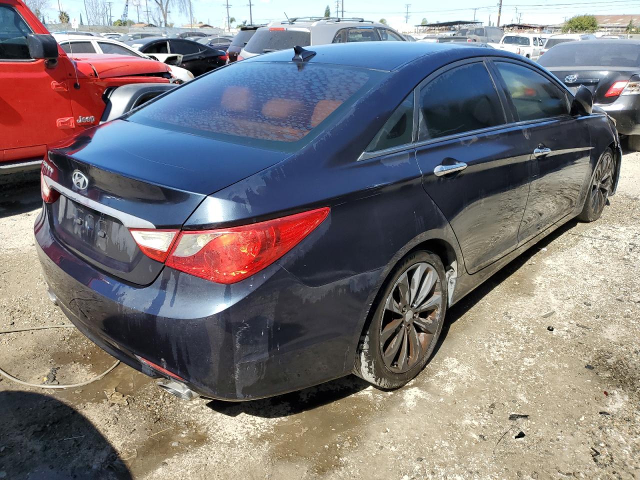 2011 Hyundai Sonata - Image 3