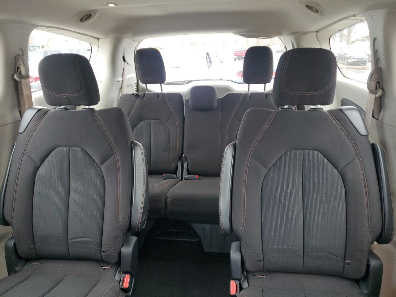 2017 Chrysler Pacifica - Image 10