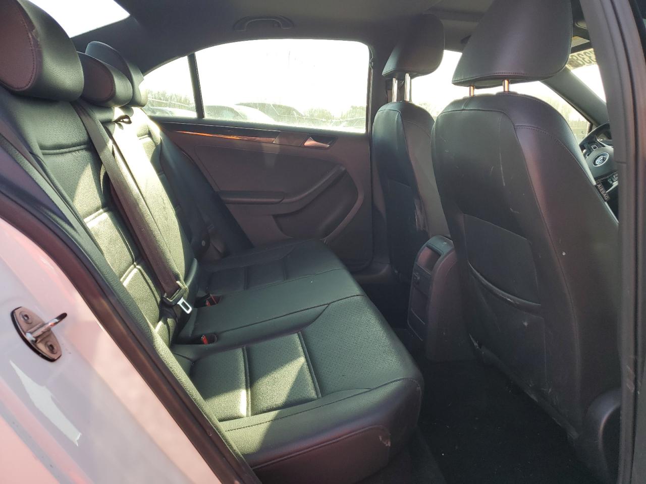 2018 Volkswagen Jetta - Image 10