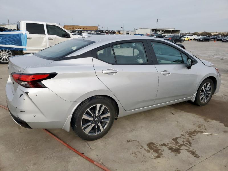  NISSAN VERSA 2022 Сріблястий