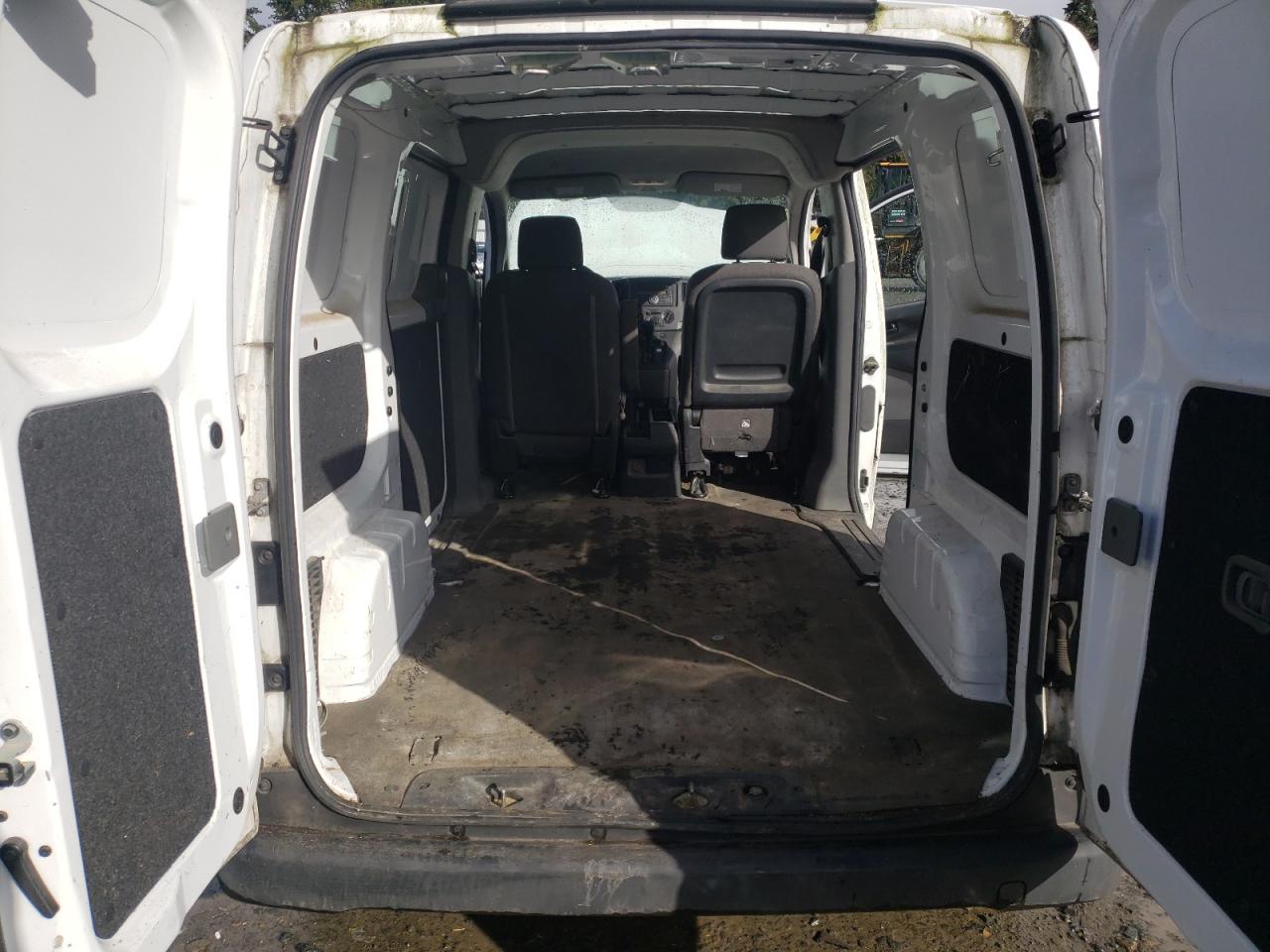 2016 Nissan NV - Image 10