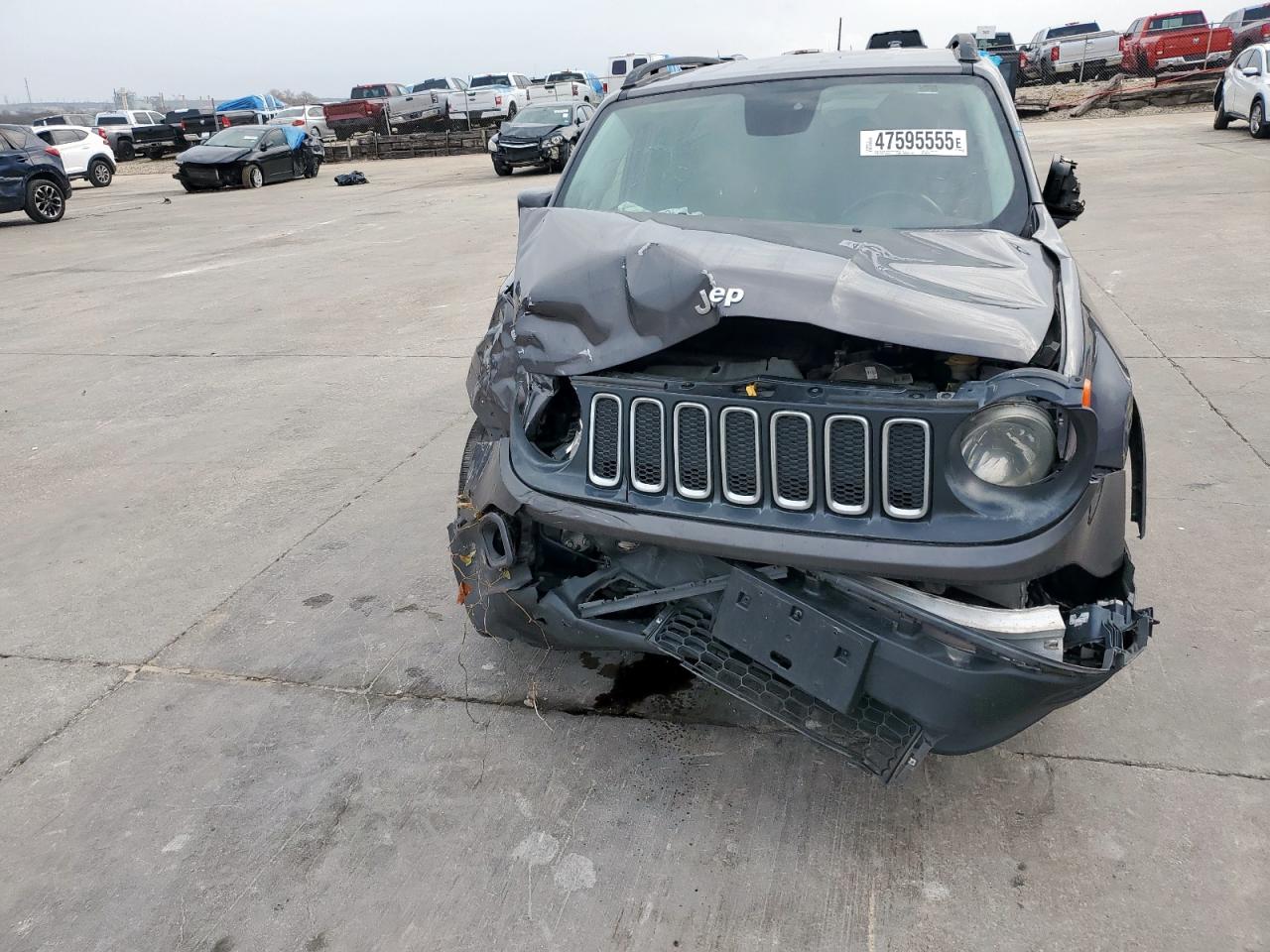 2017 Jeep Renegade - Image 5