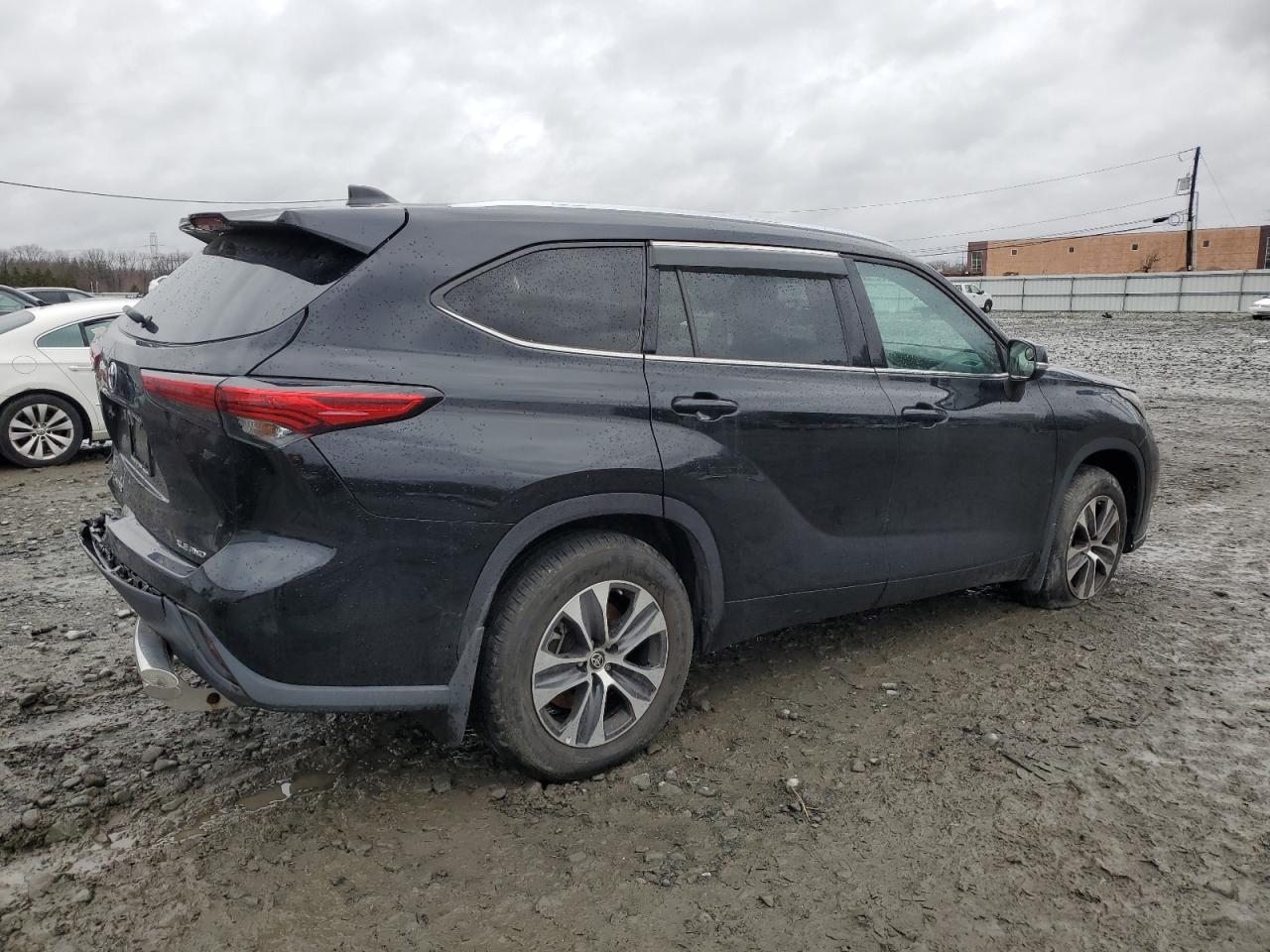 2021 Toyota Highlander - Image 3