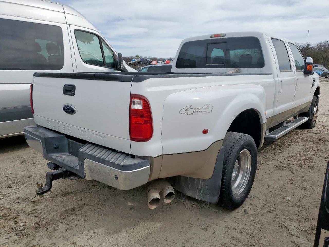 2010 Ford F350 - Image 3