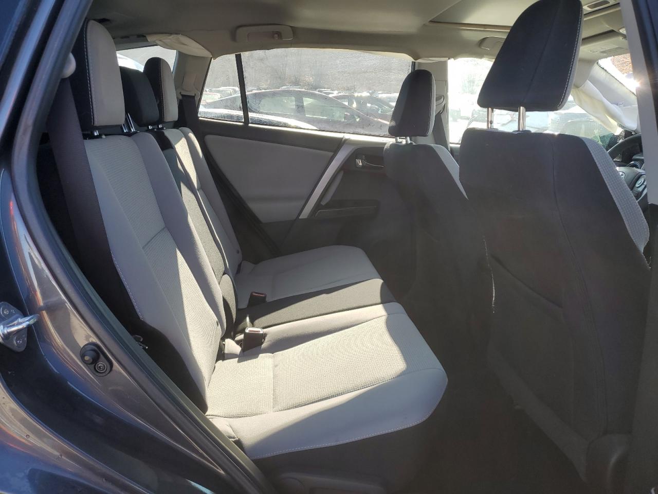 2018 Toyota RAV 4 - Image 11
