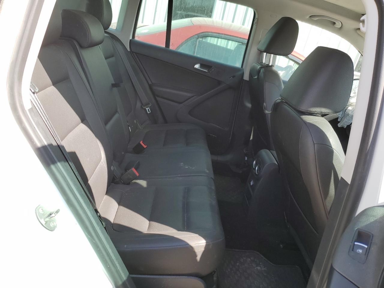 2015 Volkswagen Tiguan - Image 11