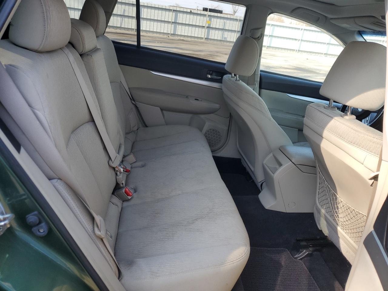 2010 Subaru Outback - Image 11