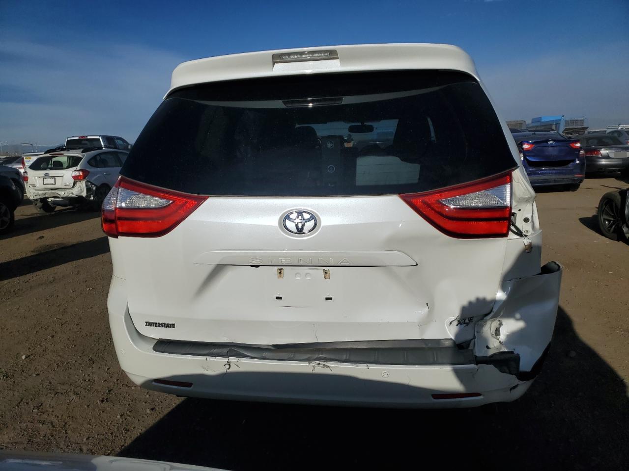 2016 Toyota Sienna - Image 6