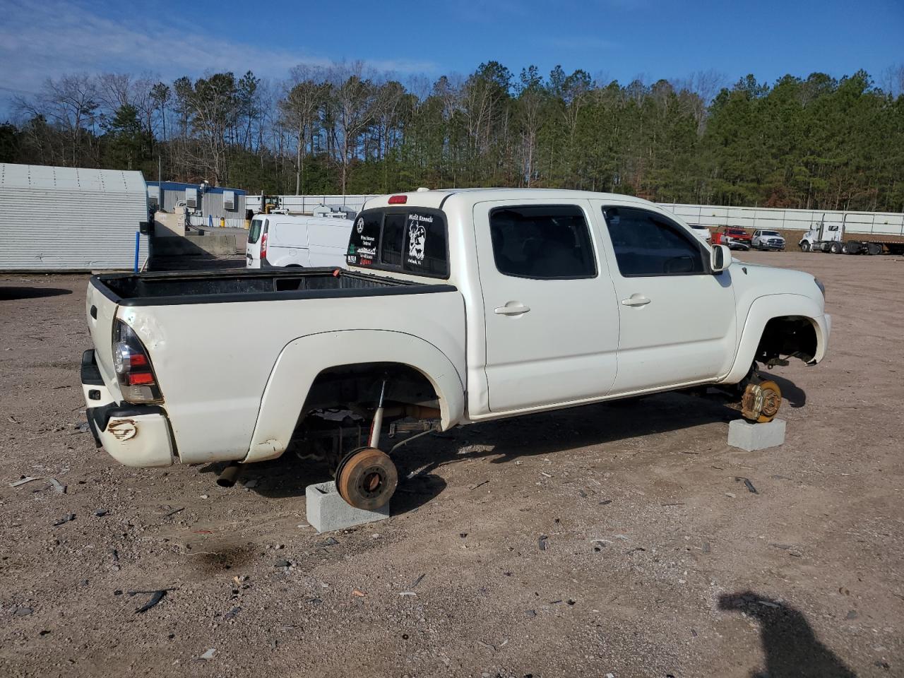 2010 Toyota Tacoma - Image 3