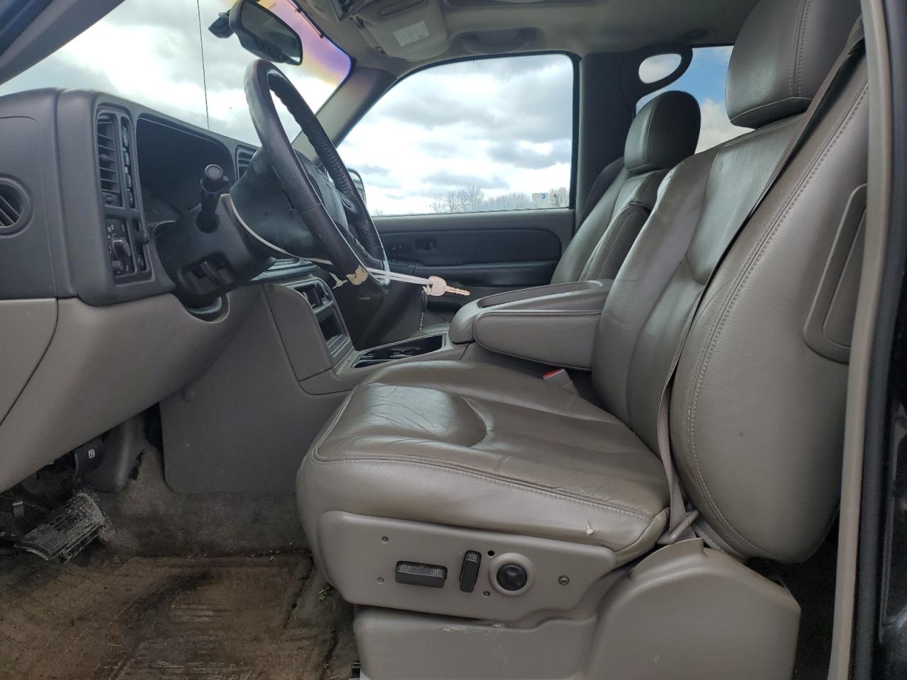 2003 Chevrolet Suburban - Image 7