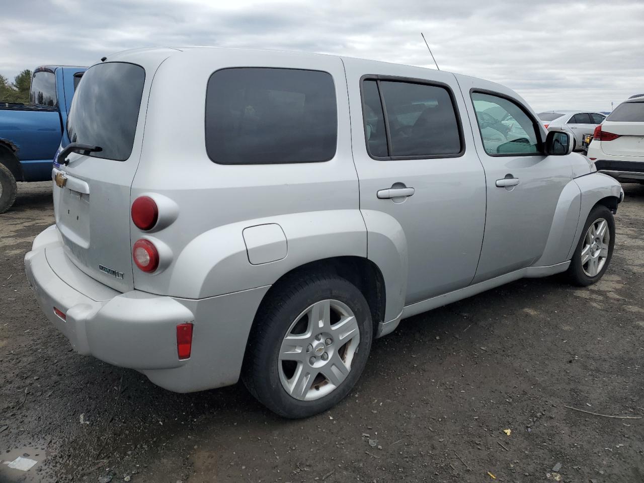 2011 Chevrolet HHR - Image 3