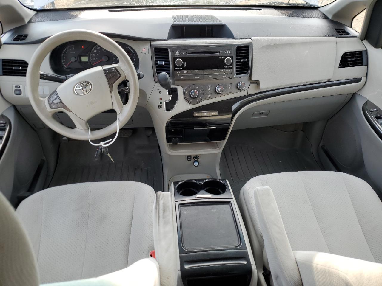2012 Toyota Sienna - Image 8