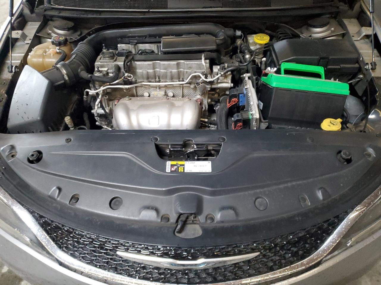 2016 Chrysler 200 - Image 11