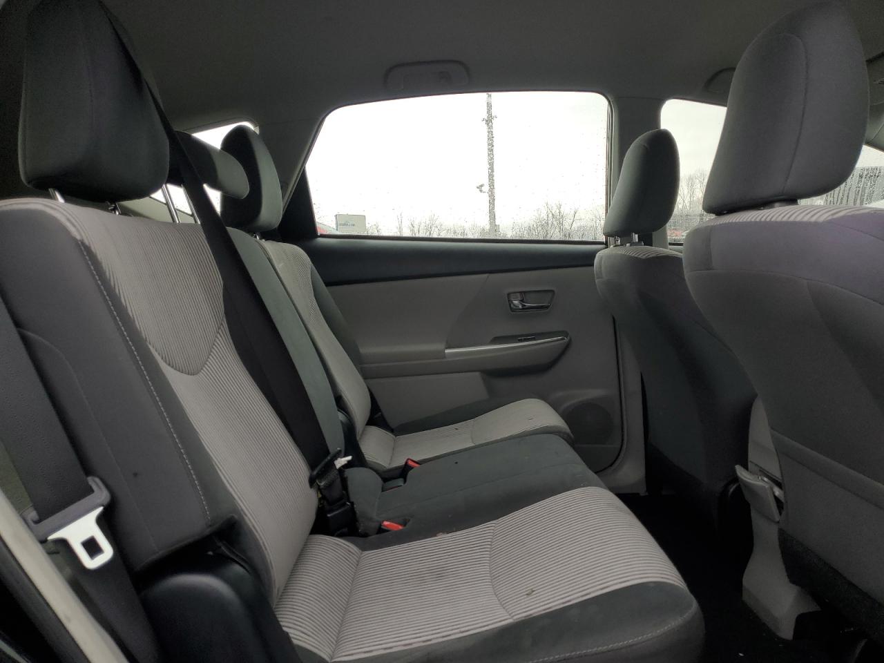 2015 Toyota Prius - Image 10