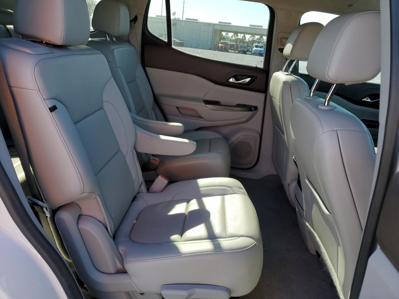 2021 GMC Acadia - Image 11