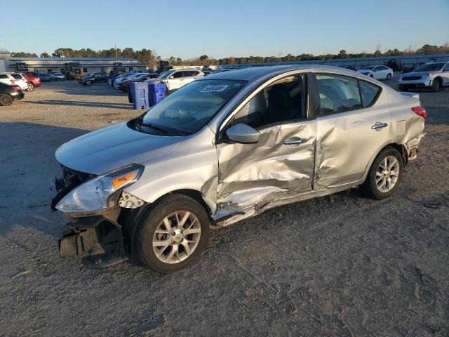 Sedans NISSAN VERSA 2016 Srebrny