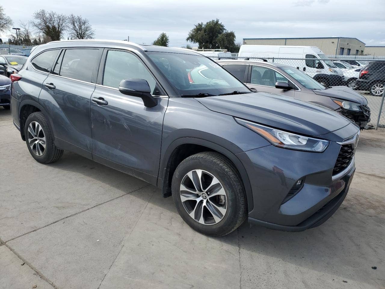 2020 Toyota Highlander - Image 4