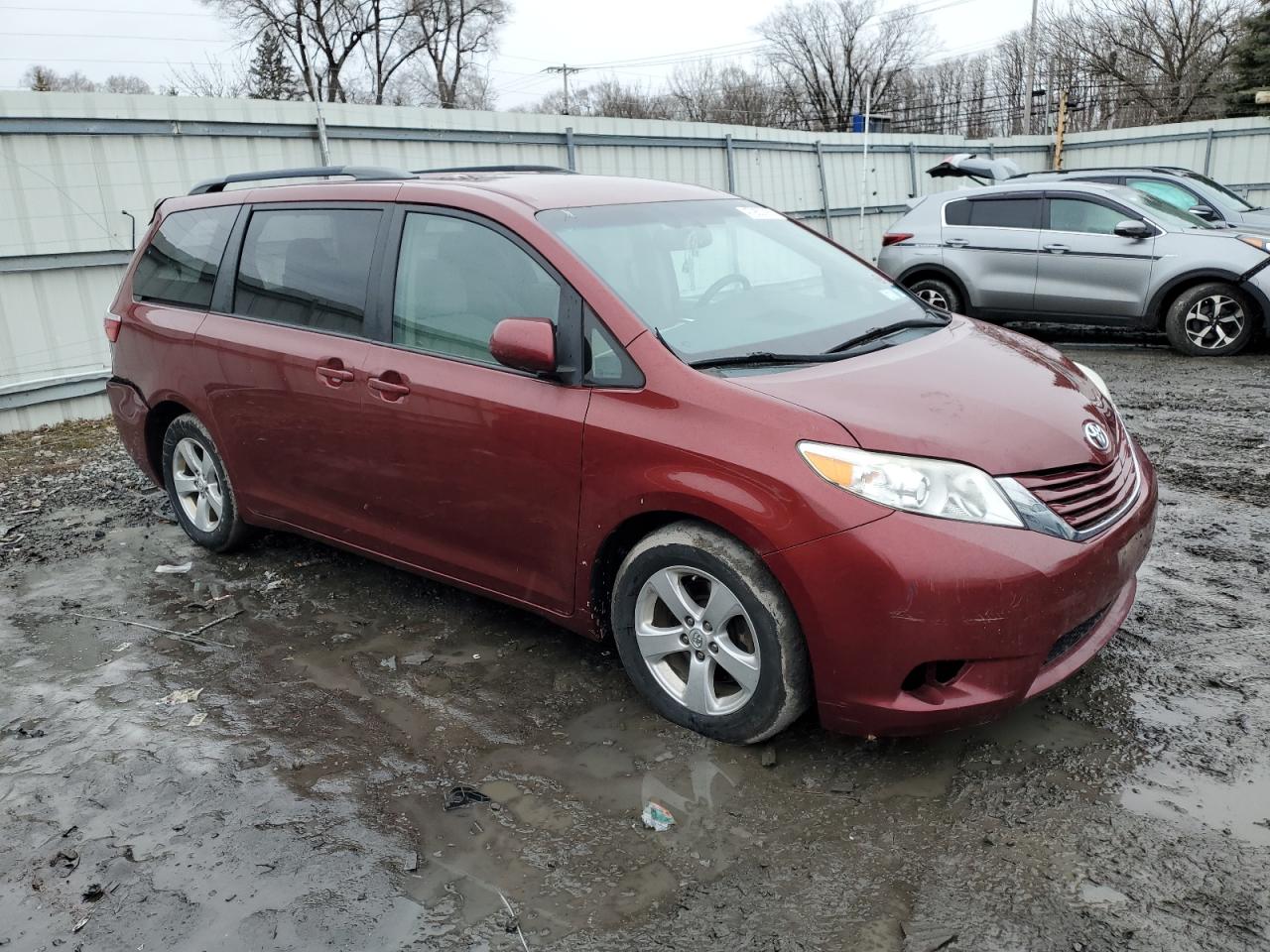 2015 Toyota Sienna - Image 4