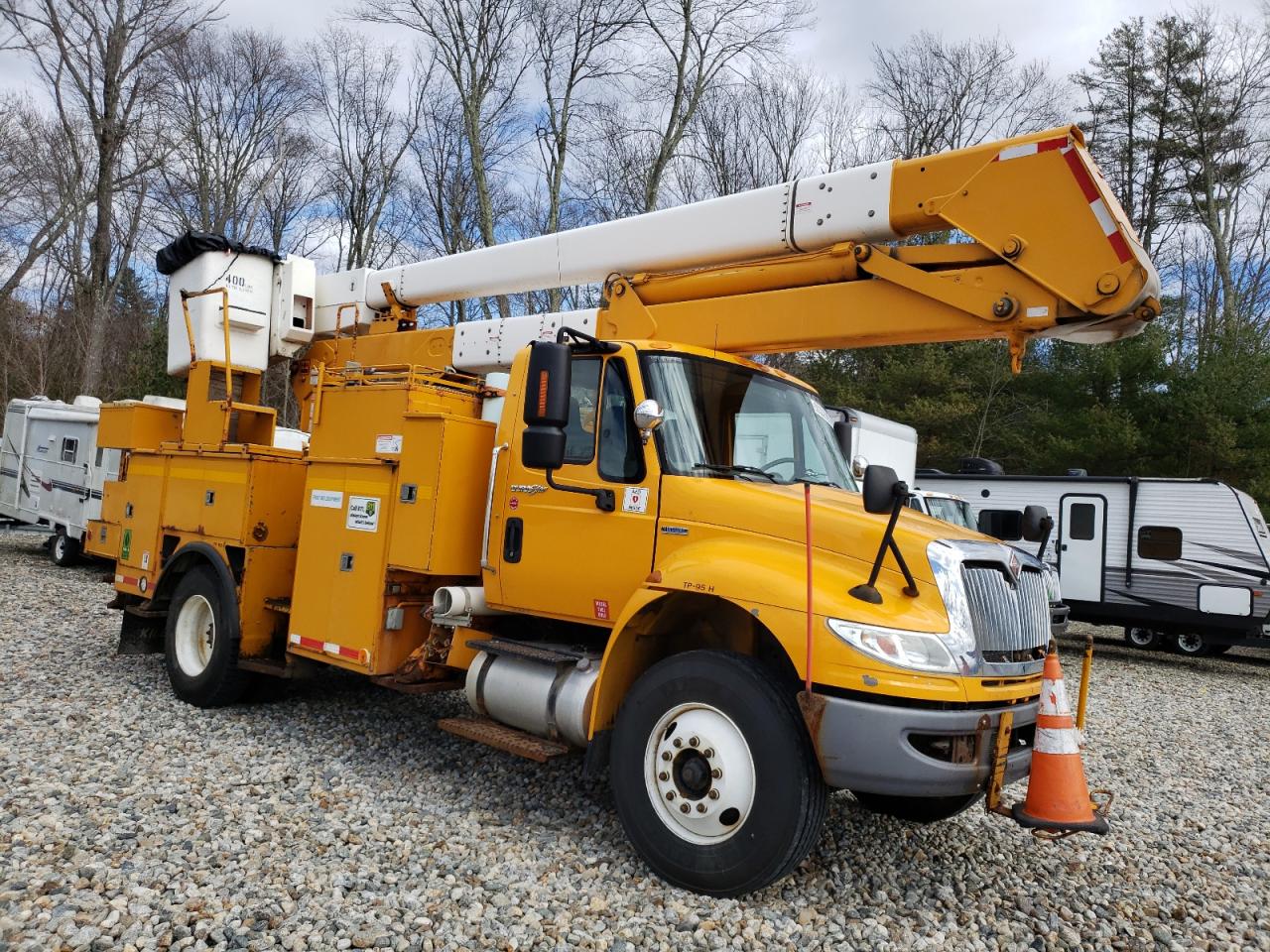 West Warren, MA에서 판매 중인 2008 International 4400 Bucket Truck - Front End