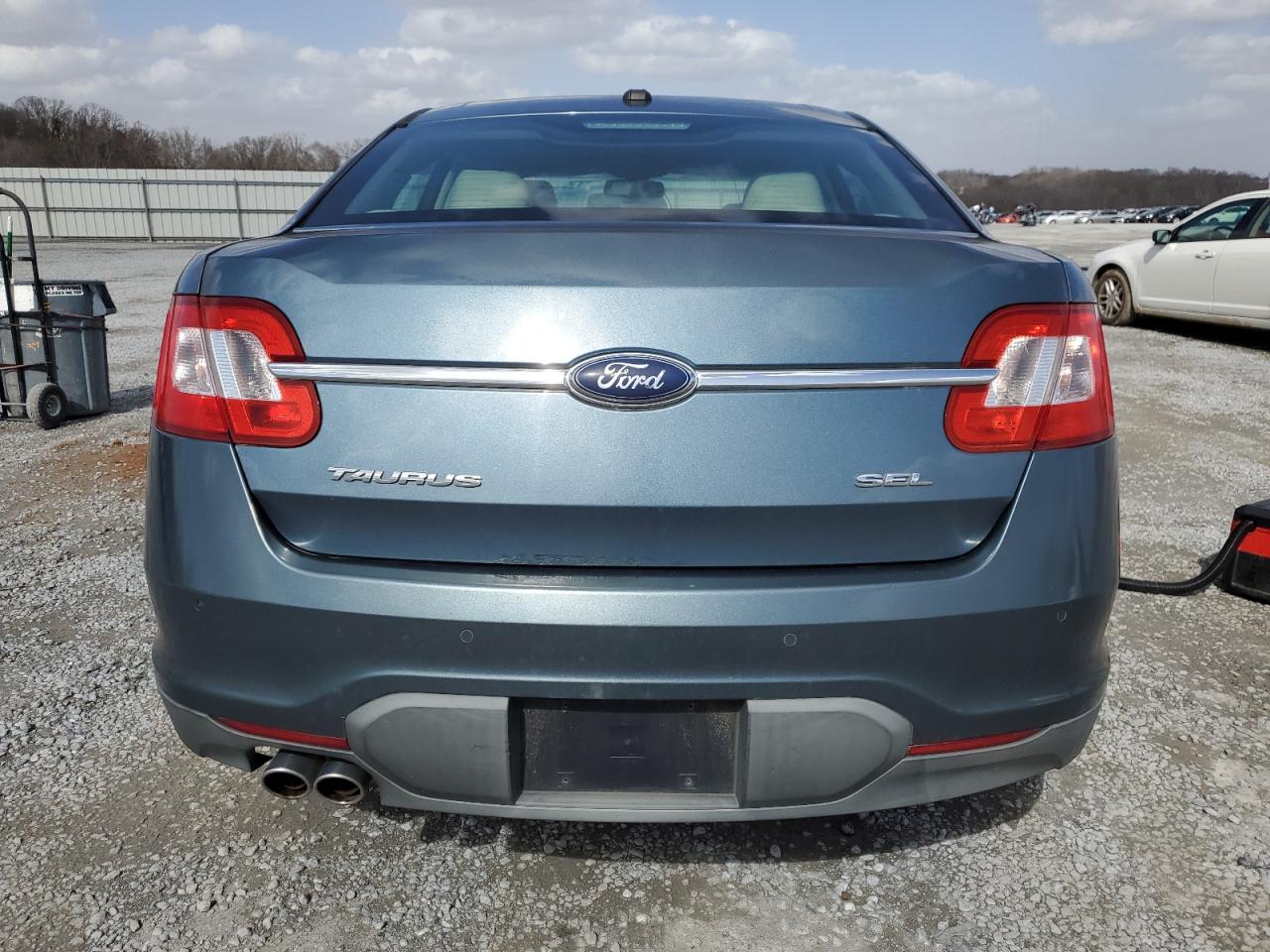 2010 Ford Taurus - Image 6