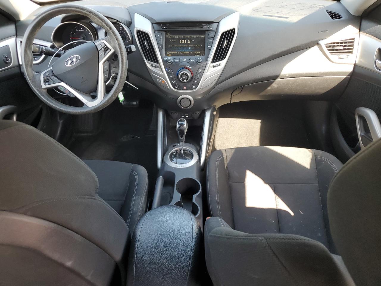 2016 Hyundai Veloster - Image 8