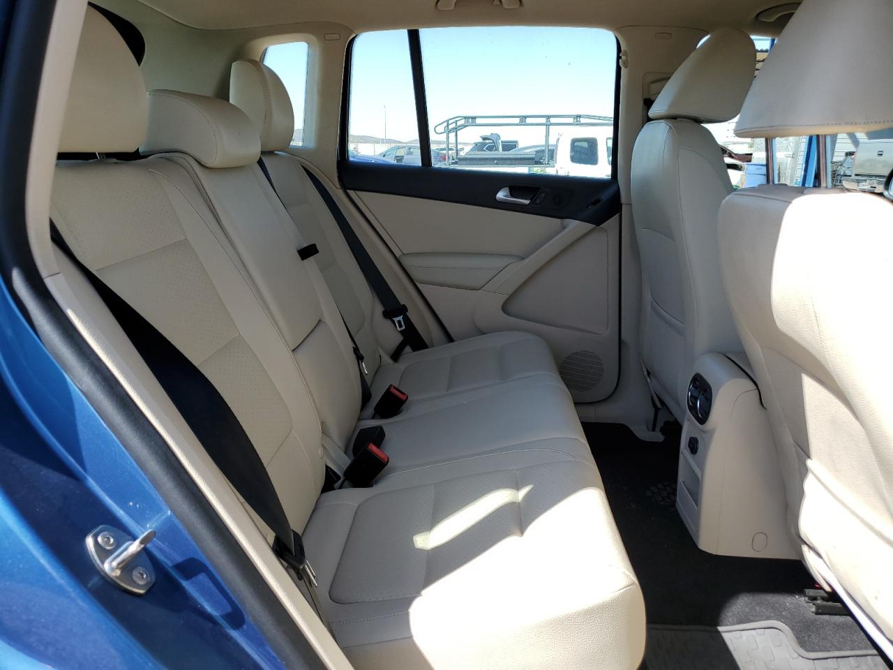 2017 Volkswagen Tiguan - Image 12