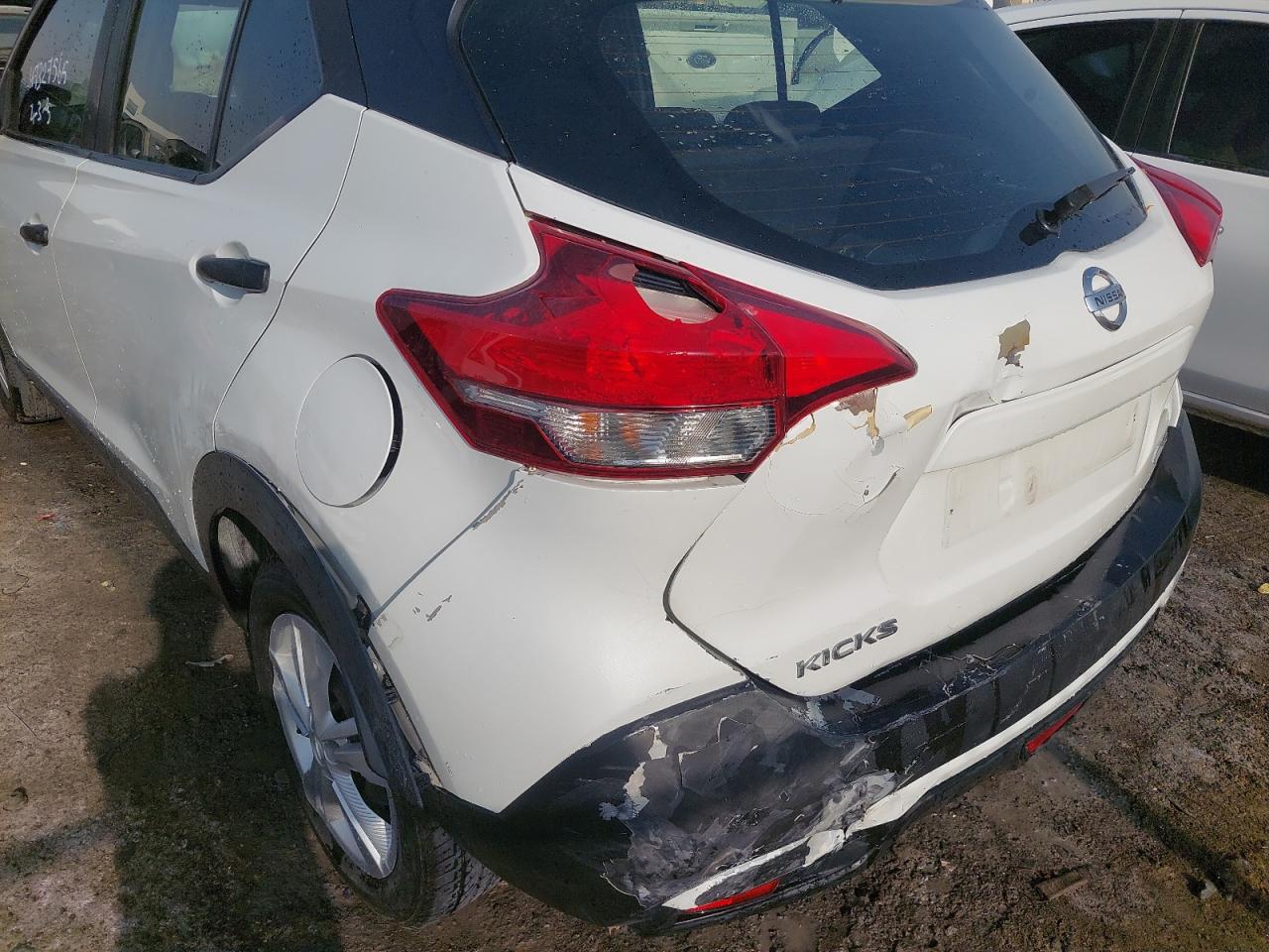 3N1CP5C92JL467802 - 2018 Nissan Kicks - #undefined
