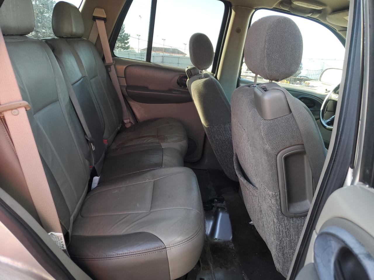 2004 Chevrolet TrailBlazer - Image 11