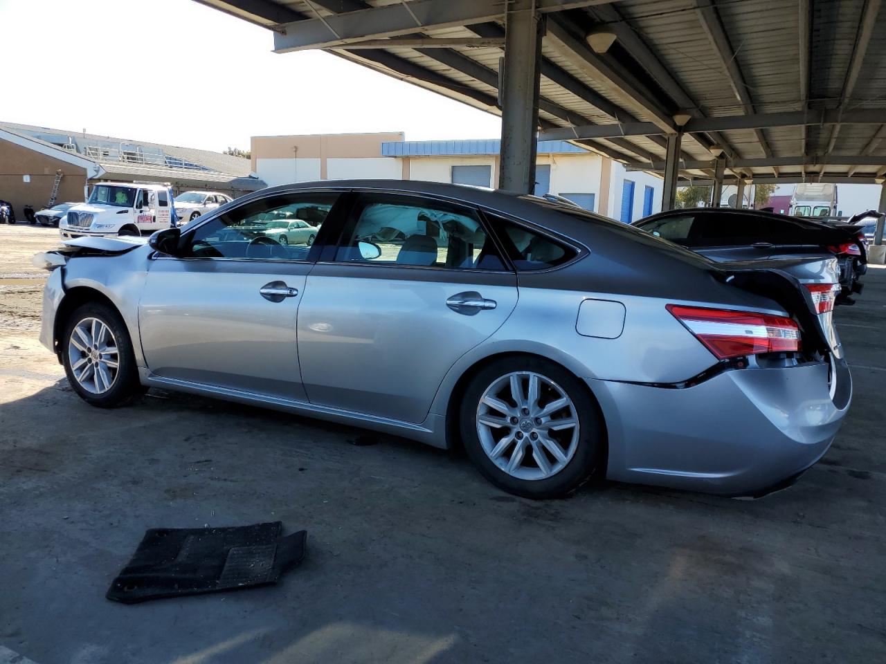2015 Toyota Avalon - Image 2