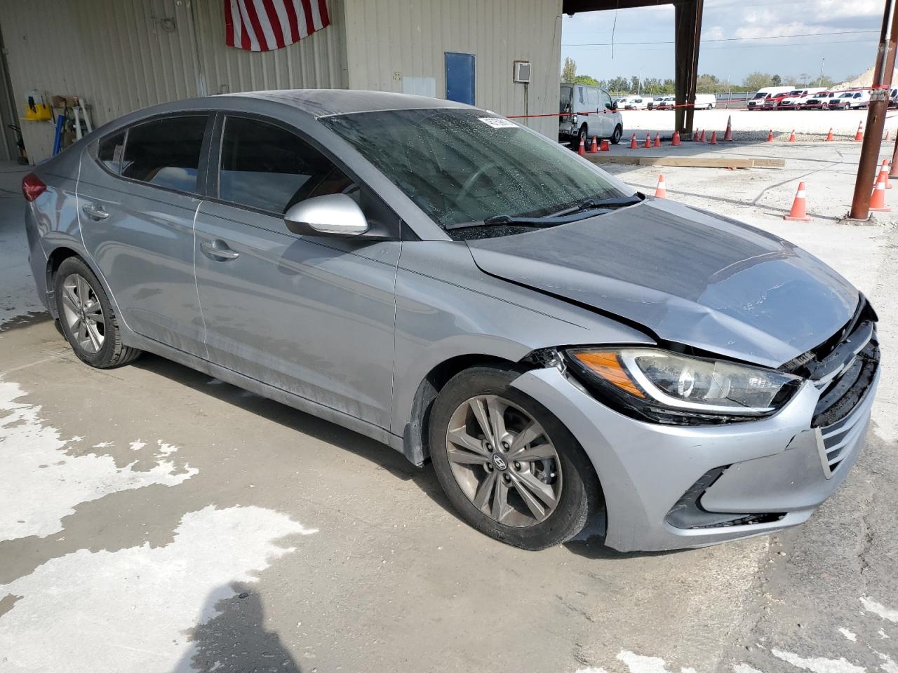 2017 Hyundai Elantra - Image 4