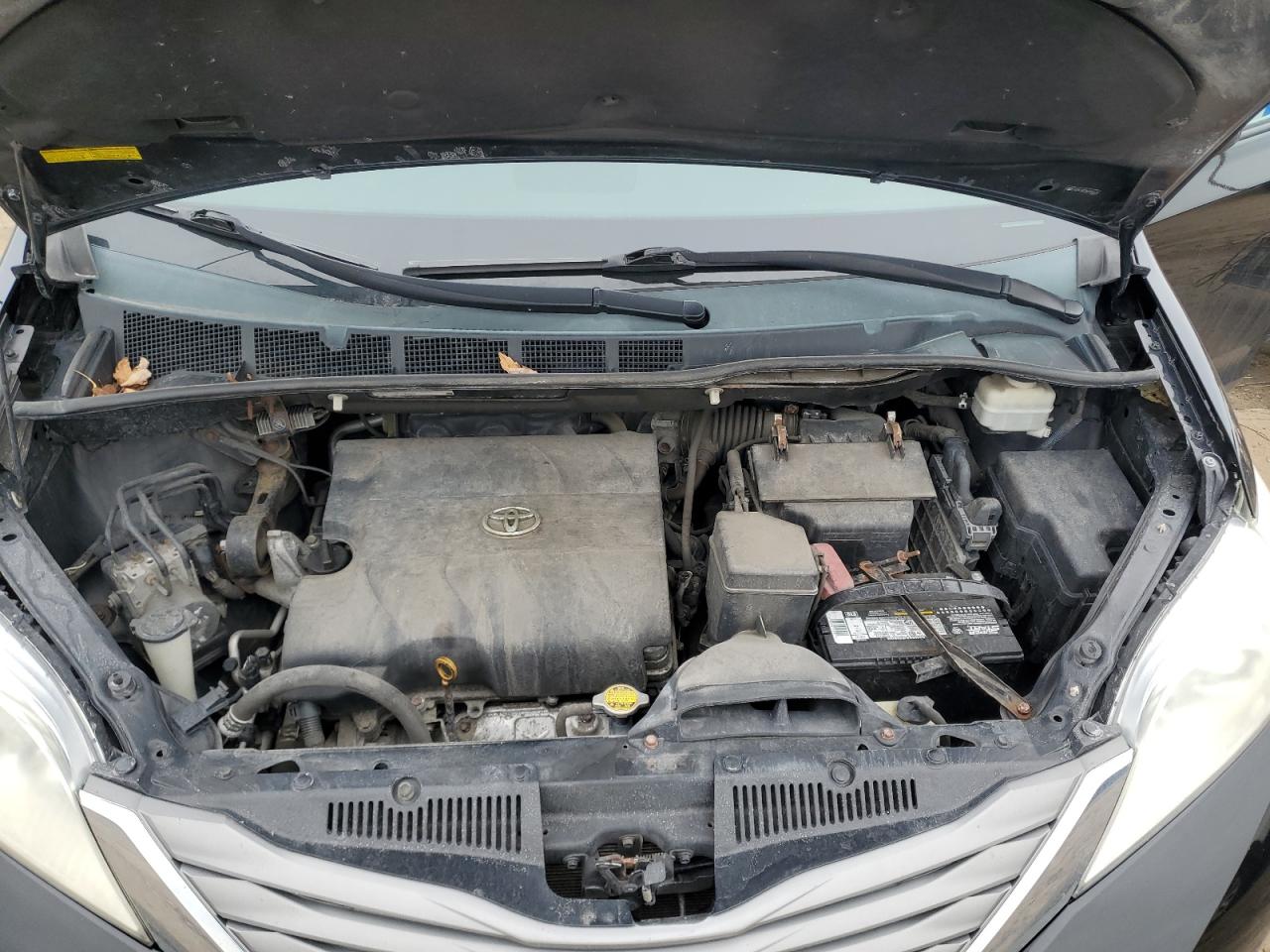 2011 Toyota Sienna - Image 12