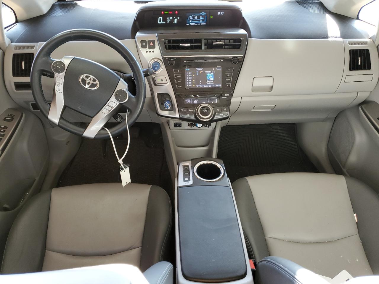 2016 Toyota Prius - Image 8