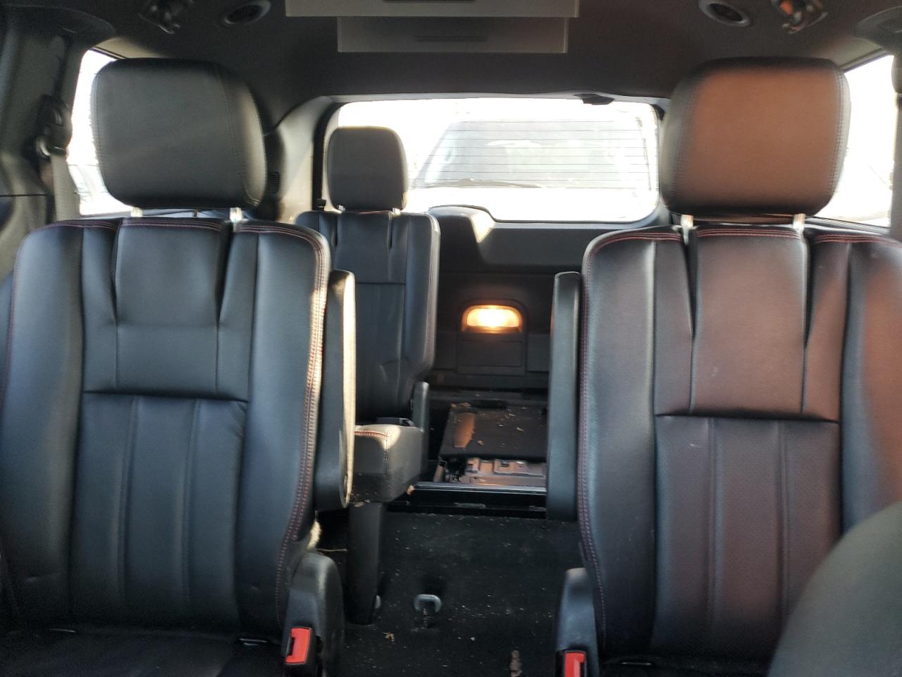 2018 Dodge Caravan - Image 10