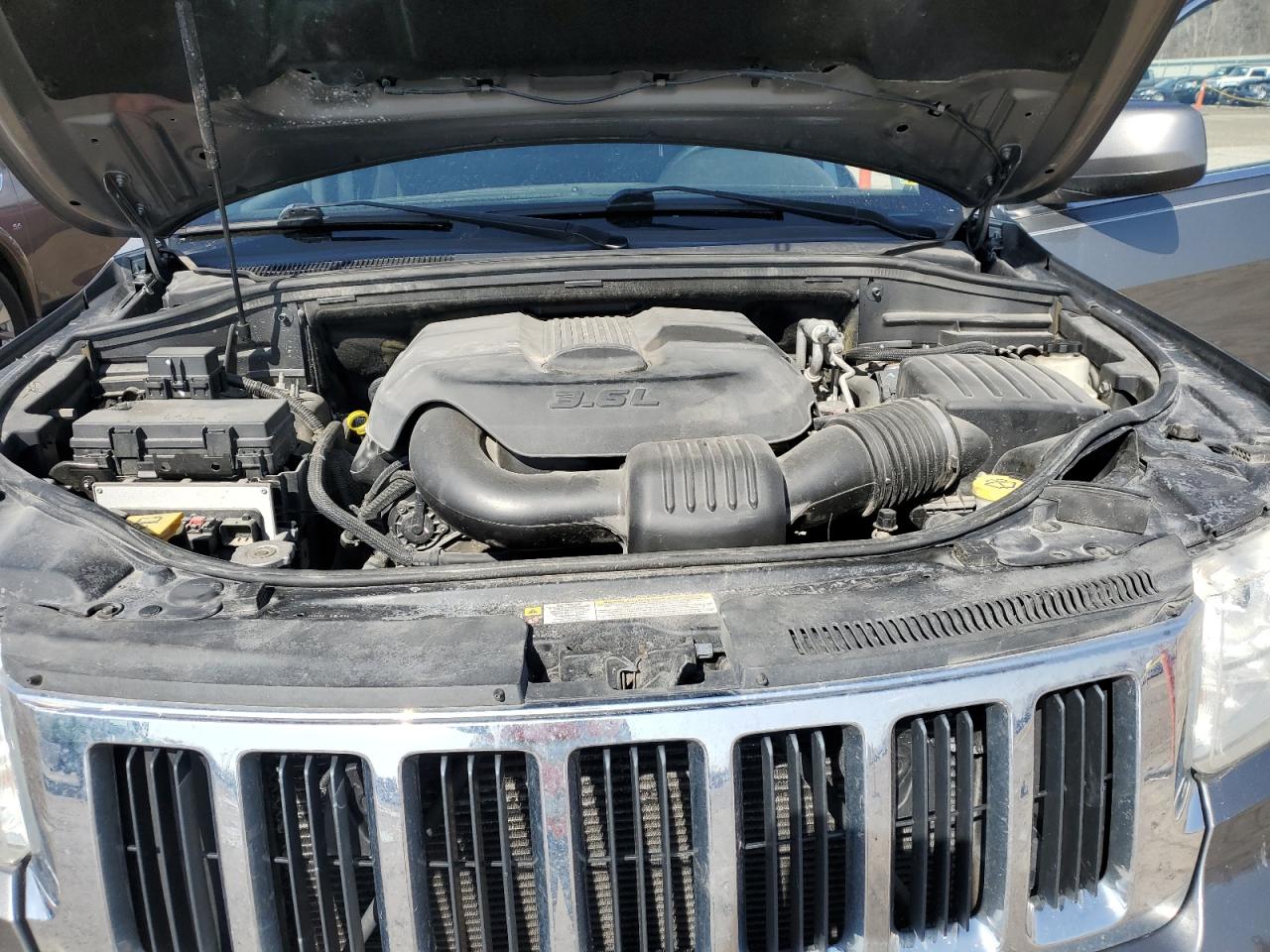 2011 Jeep Grand Cherokee - Image 11